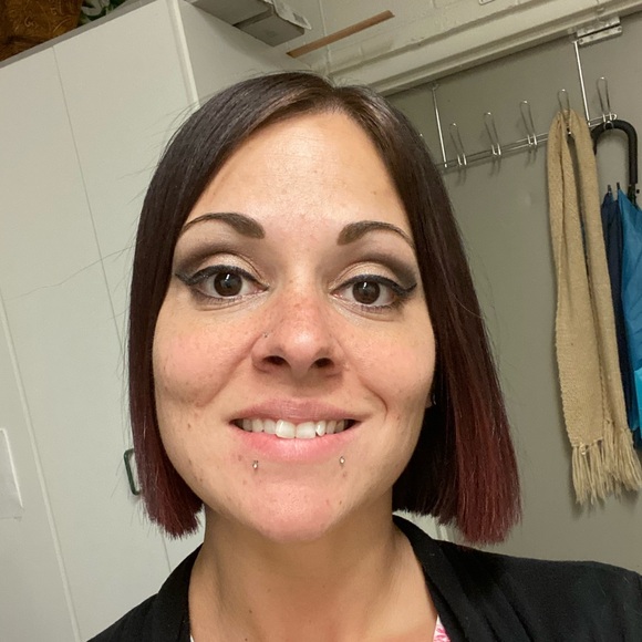 Meet your Posher, Christina - Picture 2 of 2